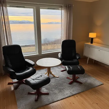 House In Vangsvik * Senja