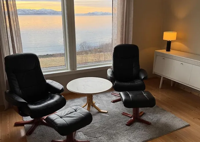 House In Vangsvik * Senja