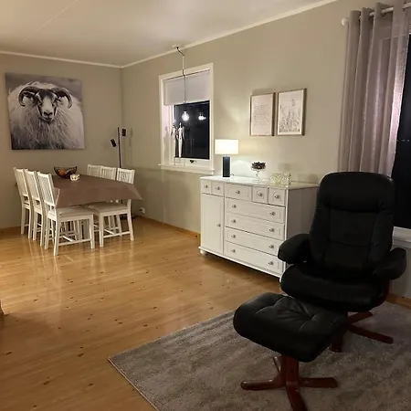 House In Vangsvik 別荘 *